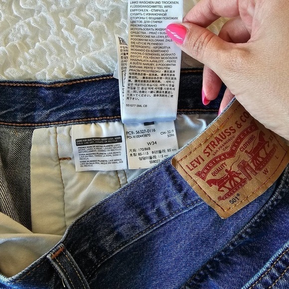 Levi’s 501 High Rise Raw Hem Cut Off Mom Jean Shorts Size 20 - Picture 5 of 5